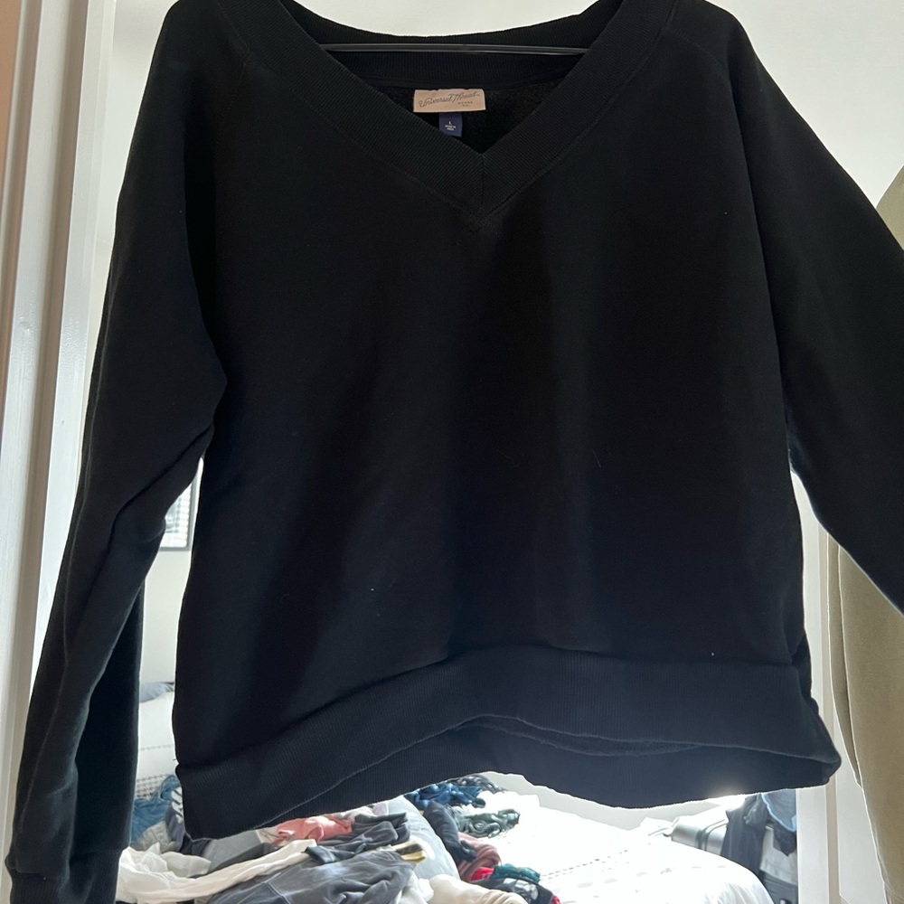 Black crewneck
Target brand! Size large